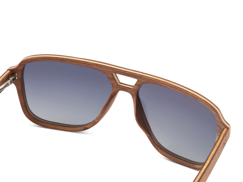 Aviator sunglasses with grey lens