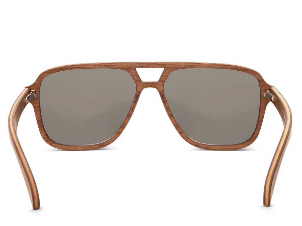 Aviator sunglasses with silver lens